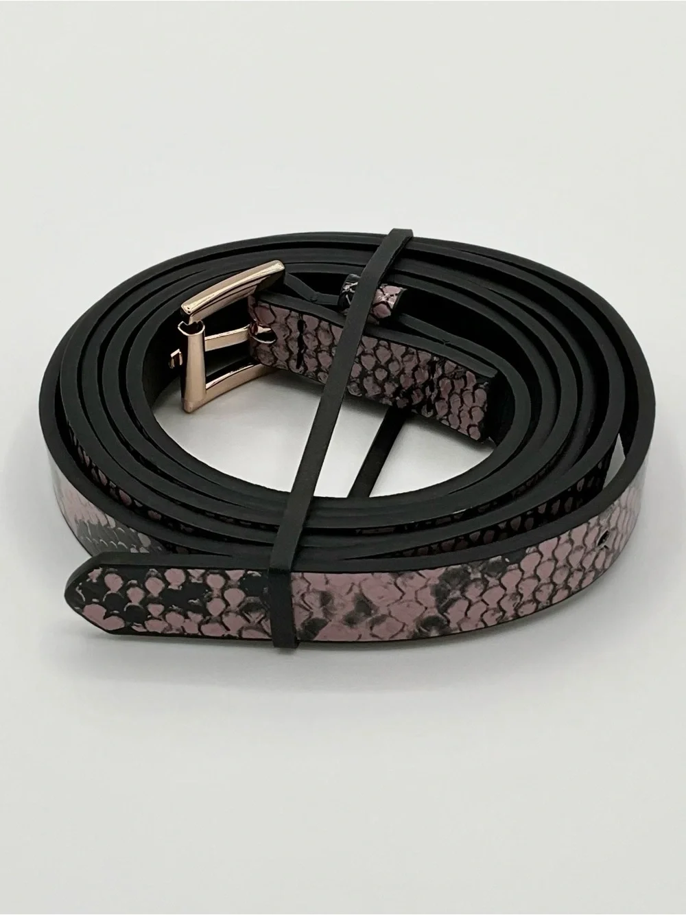 LIKE NEW Torrid Narrow Waist Belt Pink&Black Faux Reptile Gold Hardware Size0/00